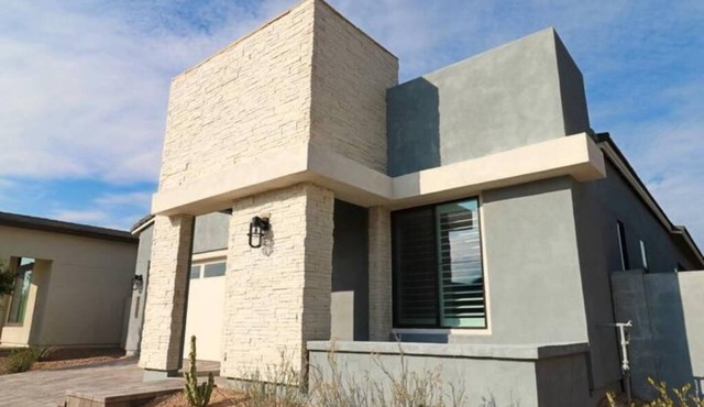 Gorgeous South Mountain Home, King Bed & Amazing Amenities