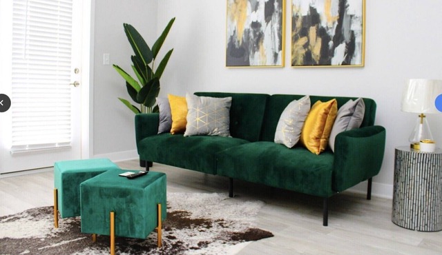 Gorgeous & Spacious 1b/1b Condo +24-hr Gym Access +Great Location +Nearby Food