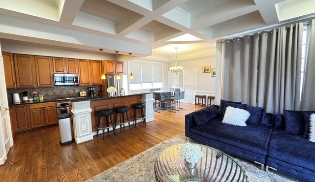 Gorgeous Spacious House 5BR 9Beds and Private Parking