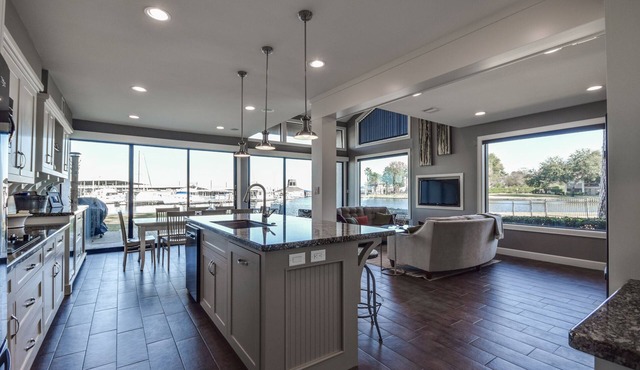 Gorgeous Spacious Waterfront Townhome