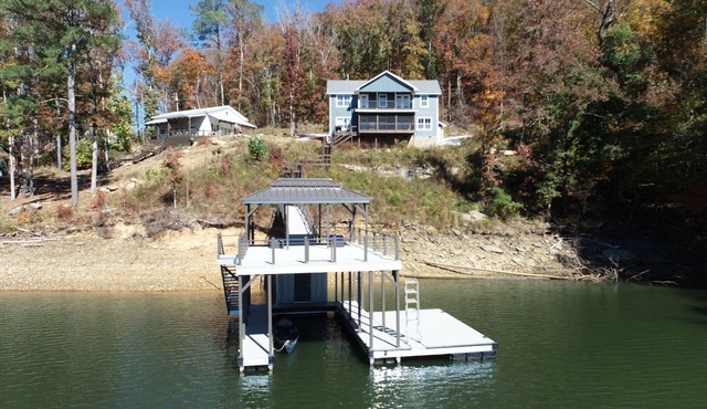 Gorgeous spot on the lake!