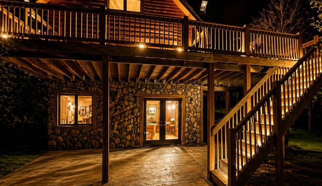 Gorgeous springtime, Cabin, Bourbon Trail, Ark Encounter and Nature, Lg groups
