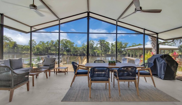 Gorgeous St. Johns River home 3bdrm/2 bth