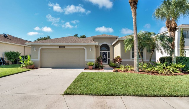 Gorgeous Stoneybrook Home with Private Pool, Lake, Golf Course, 2 King Beds!