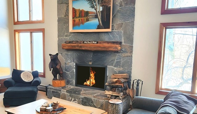 Gorgeous Stratton Mtn. Townhome, 5 min Walk to Slopes and Village. 30 day min.
