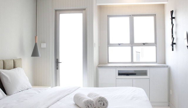 Gorgeous Studio at Mekarwangi Square Apartment with Mountain View