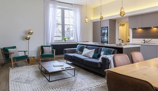 Gorgeous, stylish, huge Georgian home 4 bed 4 bath