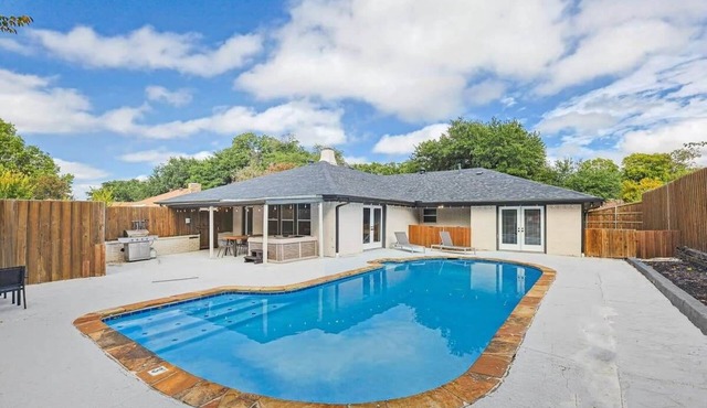 Gorgeous Sunny Home for Big Groups w/Private Pool