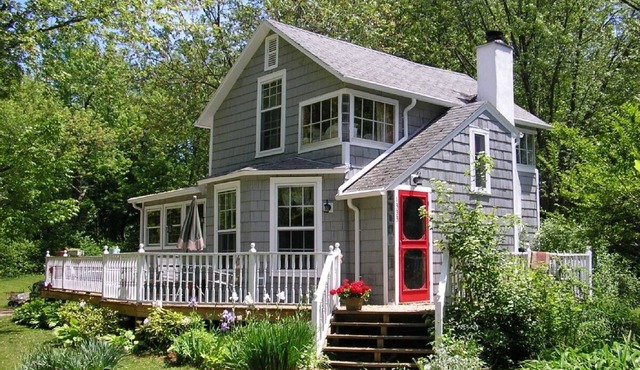 Gorgeous sunsets, short walk to beach access