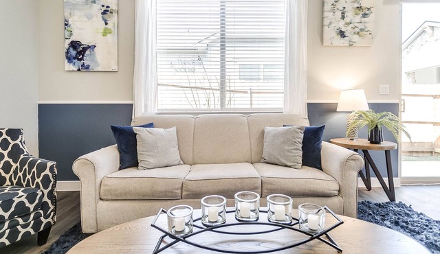 ❤️Gorgeous Super Clean Blue Villa Sleeps 4 + Parking + Wifi DISCOUNTED PRICE!