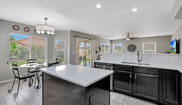 Gorgeous SURPRISE GEM 2 Miles to Baseball Stadium