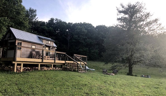 Gorgeous Tennessee Tiny House Perfect for a Glamping Getaway in Grandview