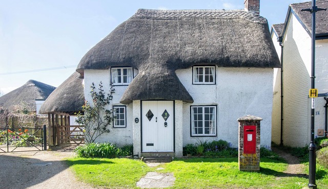 Gorgeous thatched cottage in Purbeck - ideal for family holidays