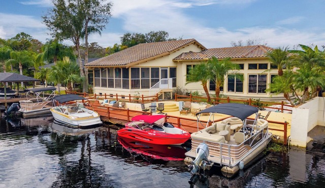 Gorgeous three bedroom River House in a quiet private neighborhood