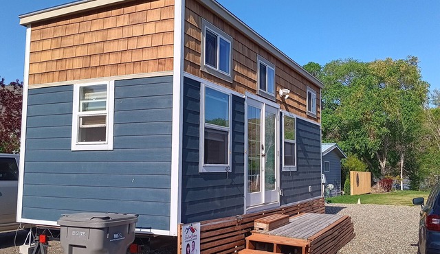 Gorgeous Tiny House in Sunland Estates near The Gorge, on the Columbia river!