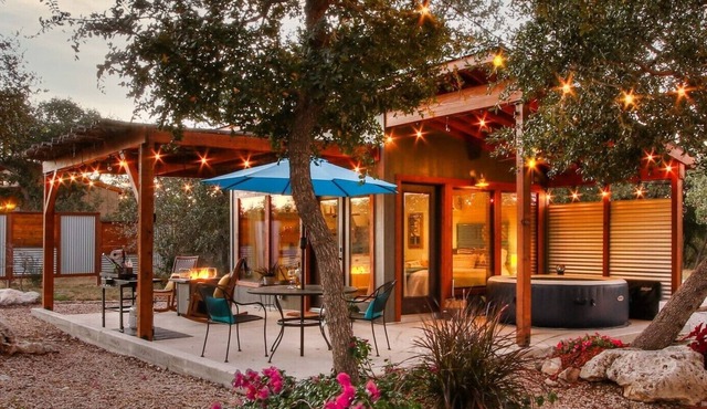 Gorgeous Tiny House Retreat With Hot Tub