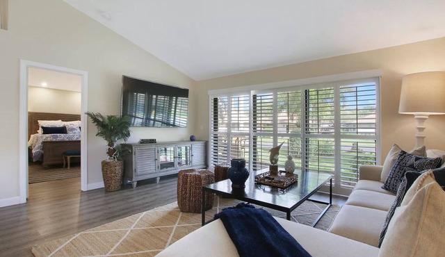Gorgeous Townhome in the Heart of PGA National Resort & Spa w/Private Entrance