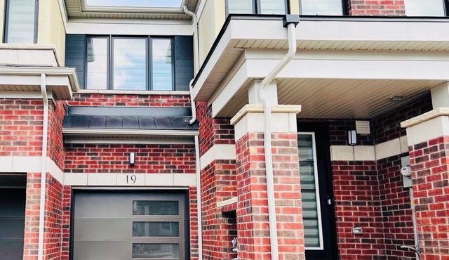 Gorgeous Townhome close to Conestoga College, Hwy401, Bluff Park & downtown