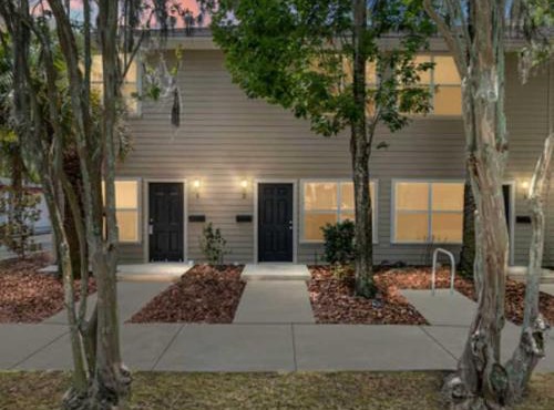Gorgeous Townhome UF Campus Adjacent Full Kitchen