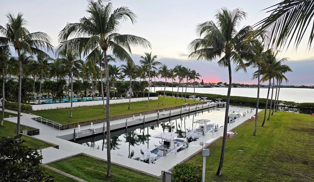 Gorgeous townhouse at Indigo Reef w. Pool & dock