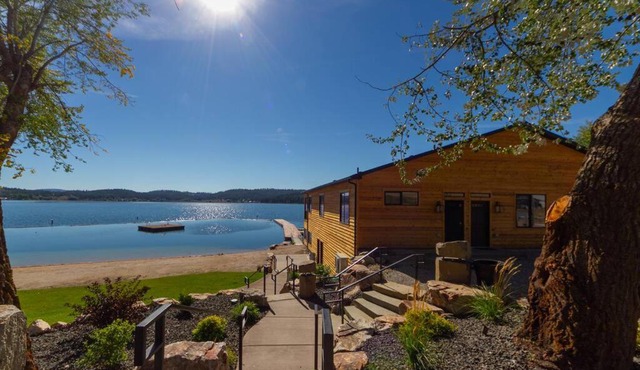 Gorgeous Triplex Unit With Spectacular Lake Views!