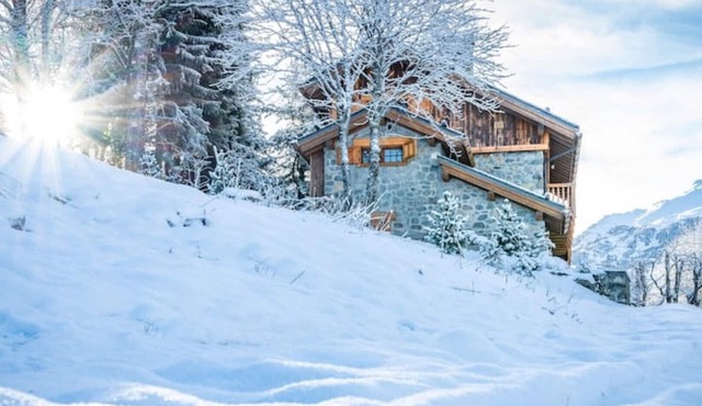 Gorgeous, truly ski-in ski-out chalet with hot tub, sauna, fabulous views