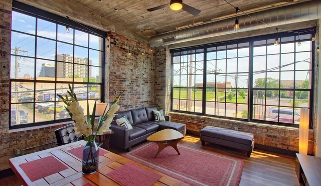 Gorgeous Ultramodern 2BR Corner Loft + Workspace
