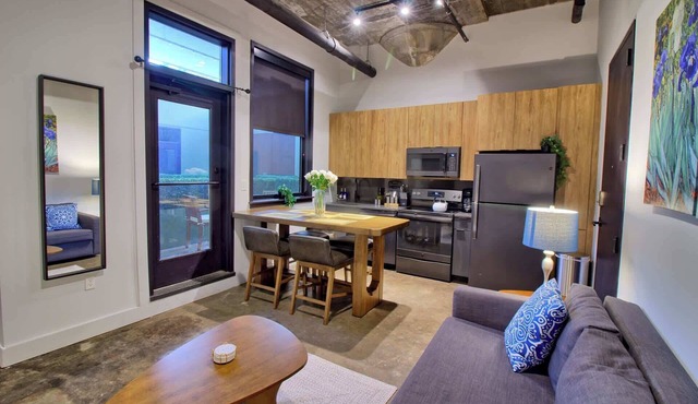 Gorgeous Ultramodern 2BR Loft + Patio
