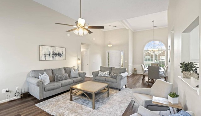 Gorgeous, updated 4 bedroom home that sleeps 10!