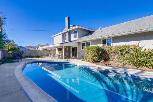 Gorgeous Upgraded 5 Bedroom & 3 Bath Home with pool