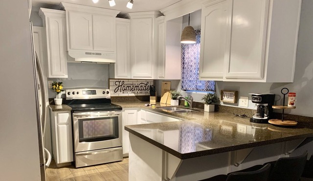 Gorgeous upgraded entire house! Off expressway
