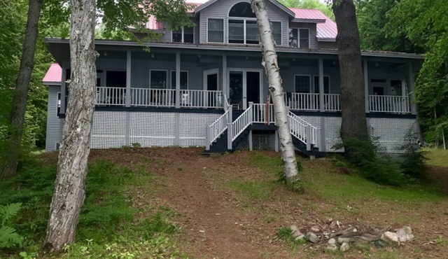 Gorgeous Upscale 8-bedroom Retreat on Thompson Lake in Otisfield, Maine
