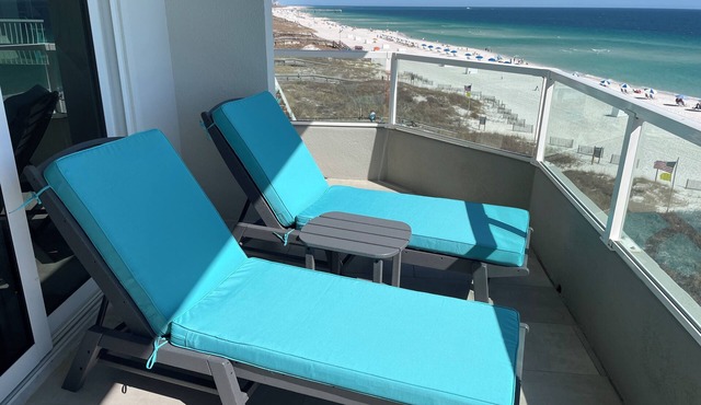 Gorgeous Upscale Remodel -LARGE 3 BEDROOM-Oceanfront Corner Condo - Dog Friendly