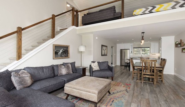 Gorgeous Vacation Chalet: Hot Tub, Wood Stove