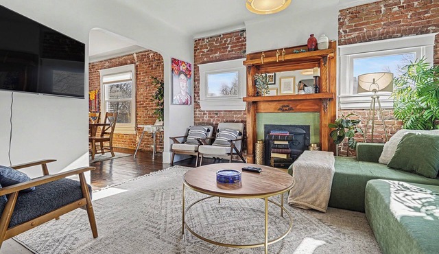 Gorgeous Victorian home, ideal for family!