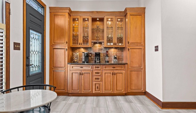 Gorgeous Victorian + Mins From Downtown