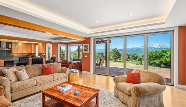 Gorgeous Views! 4 bedroom, Sleeps 10, contemporary home on 6.8 acres