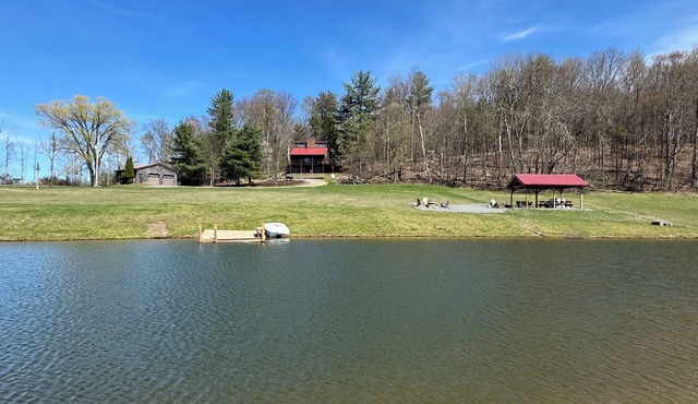 Gorgeous views -Beautiful pond - Fishing- Swimming- Privacy -Pet Friendly-Hiking