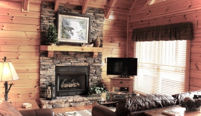 GORGEOUS VIEWS of the SMOKIES ~ Centrally Located ~ Wifi ~ DreamBeds ~ Keurig