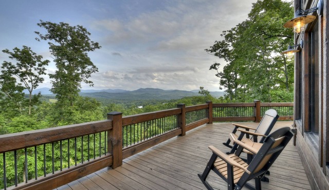 Gorgeous views, pool table, & more! - Honey Hill