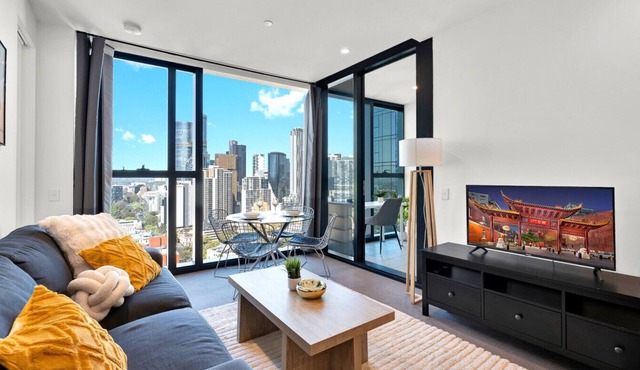 Gorgeous Views - Spacious CBD Skyline Escape