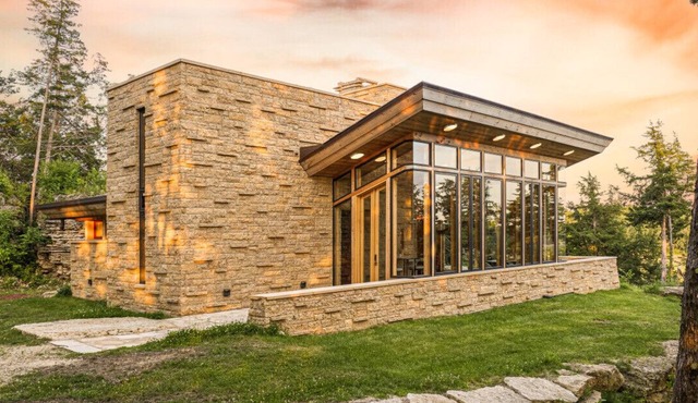 Gorgeous Views, Sweeping Valley, Amazing Sunsets, a hop, skip & a jump to Galena