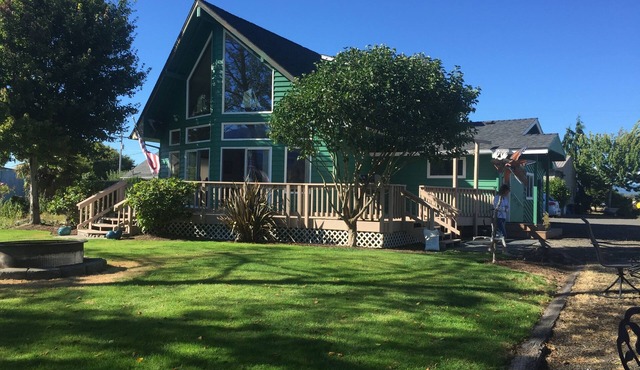 Gorgeous views w/dock on Columbia River. Big enough for the whole family!