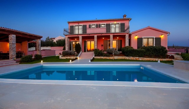 Gorgeous villa in Pinezići with private pool