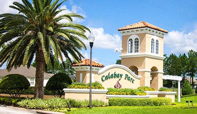 Gorgeous Villa - newly remodeled, with a games room and 75" smart TV, extras!