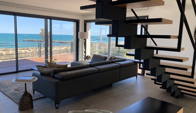 Gorgeous villa right in front of the beach