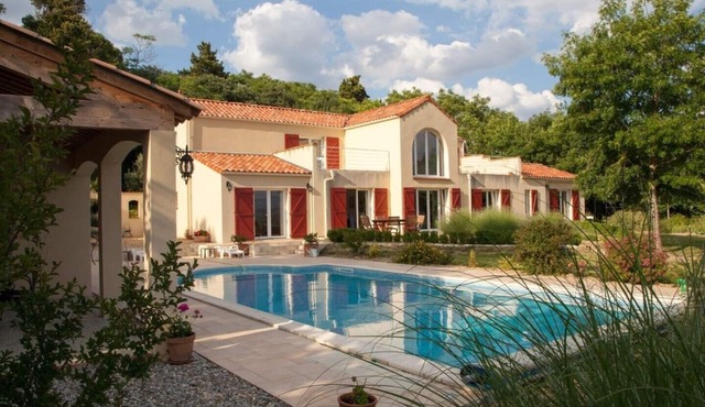 Gorgeous villa with full-sized pool, ensuite bedrooms and breathtaking views.