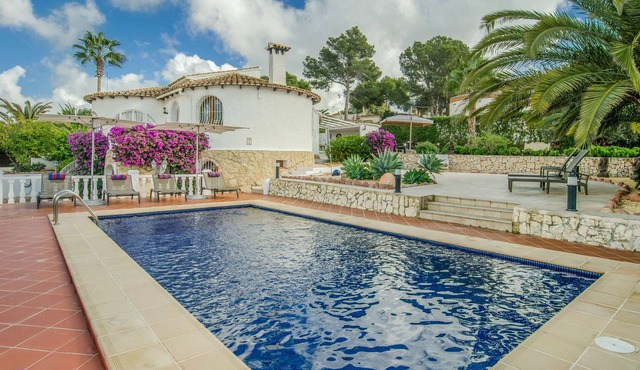 Gorgeous villa with private pool and near golf course and beach