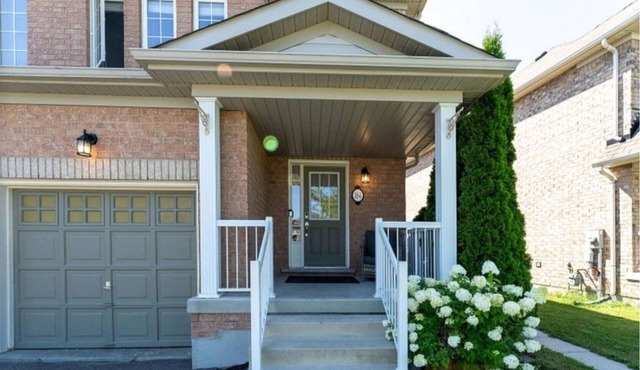Gorgeous Walkout Basement Apartment Fully Furnished, Seperate Entrance.