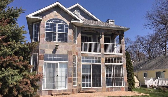 Gorgeous Water Front Retreat On Chain Of Lakes With Private Boat Launch!